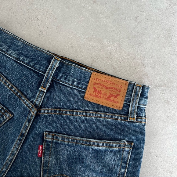 LEVI’S WHITE OAK CONE DENIM SHORTS - Picture 7 of 9